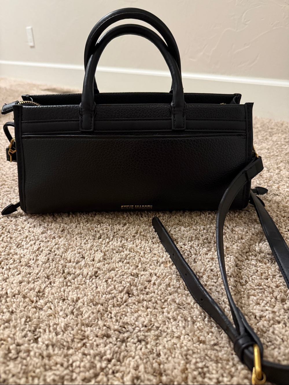 STEVE MADDEN BLACK PURSE WITH GOLD HARDWARE…PEBBLED FAUX LEATHER